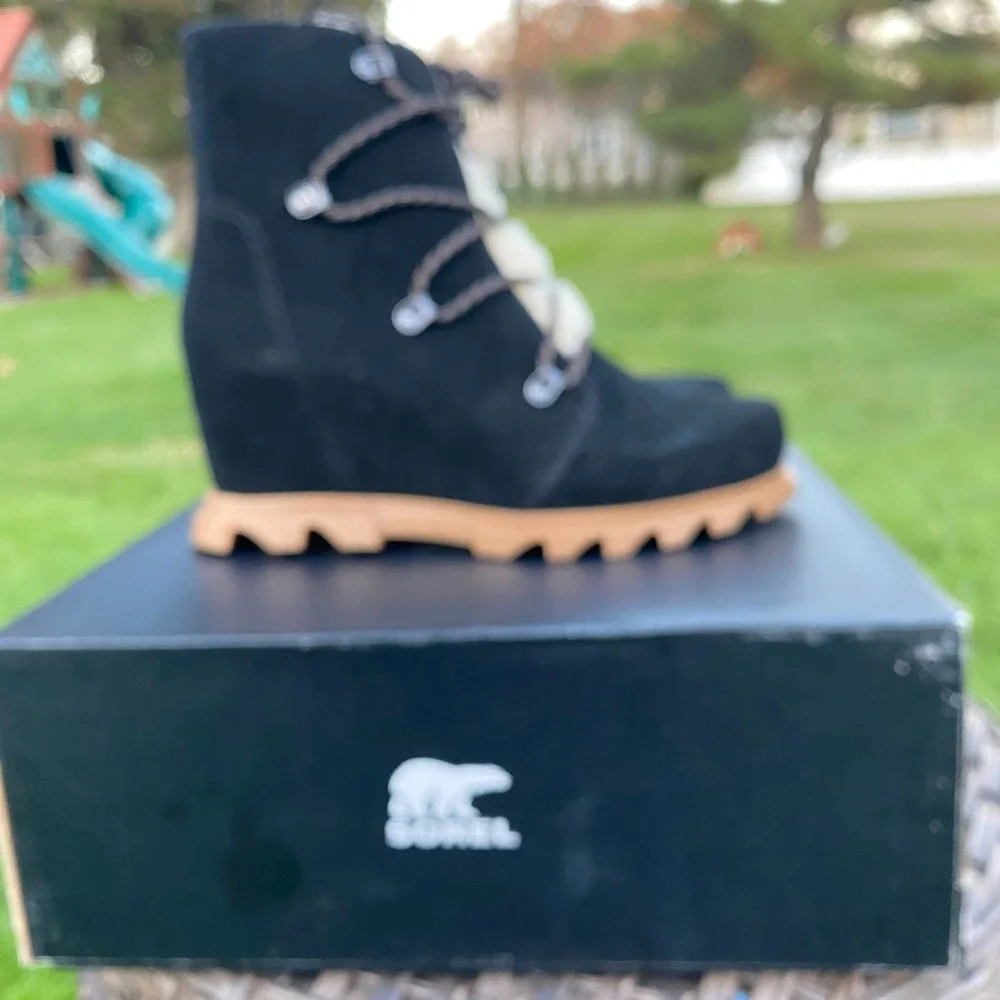 NWT/NIB Sorel Joan of Arctic III Shearling Trim Waterproof Wedge Boot (Size 10)